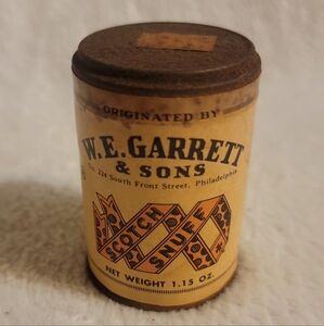 Vintage W.E. Garrett & Sons Snuff Tin